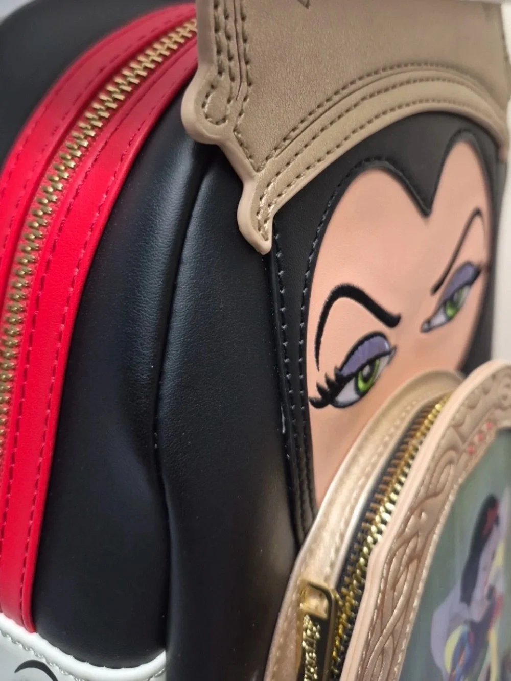 Disney Snow White Evil Queen Magic Mirror Lenticular Loungefly Backpack  NWT